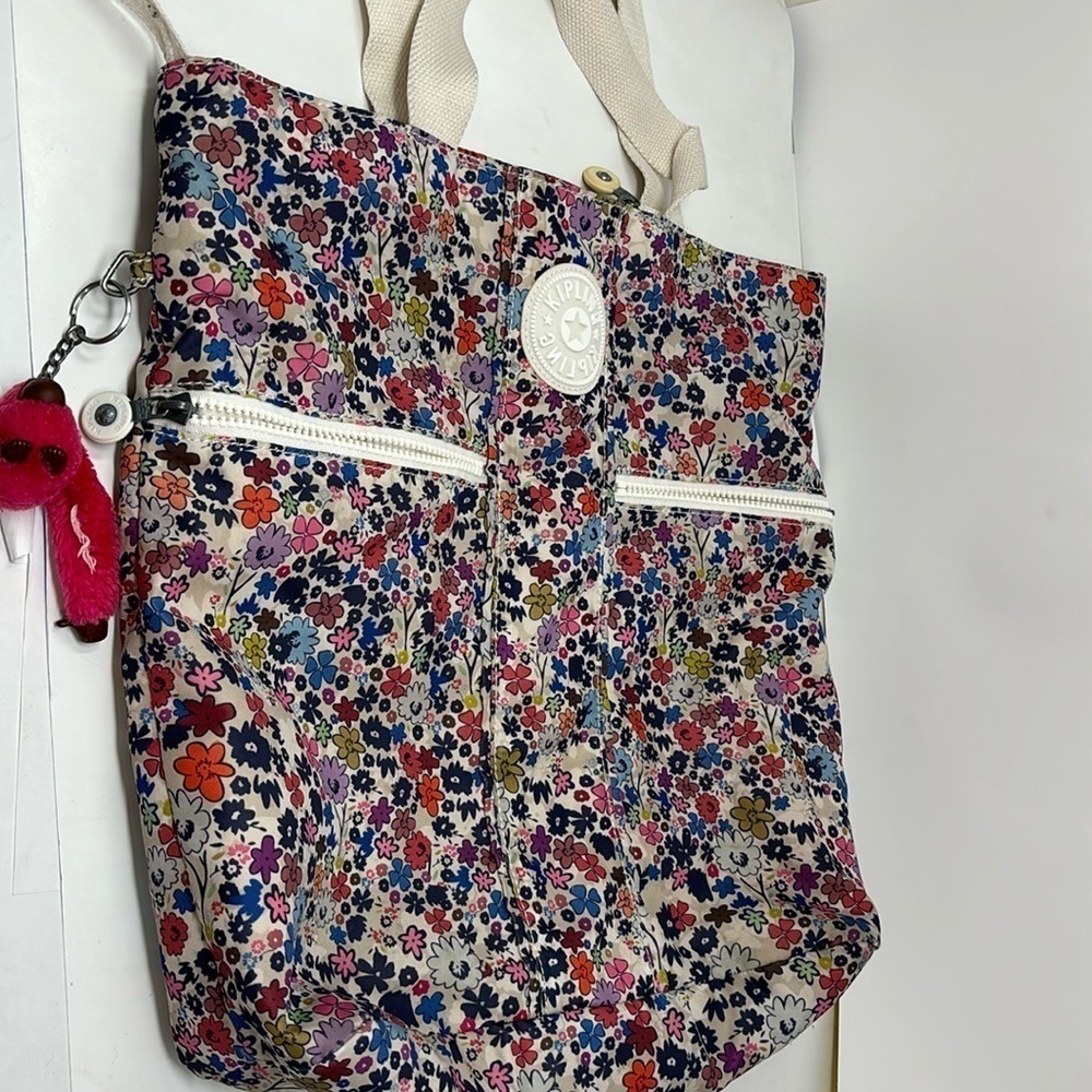 large flowered kipling bag, the bag has many compartments